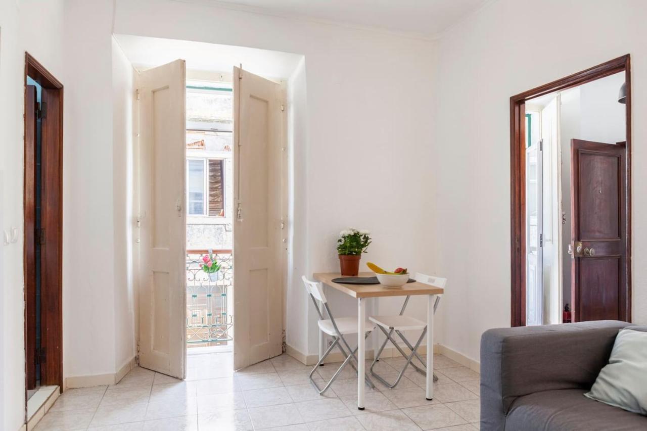 2 Bedroom Apartment For 4 People With Free Public Parking Лиссабон Экстерьер фото